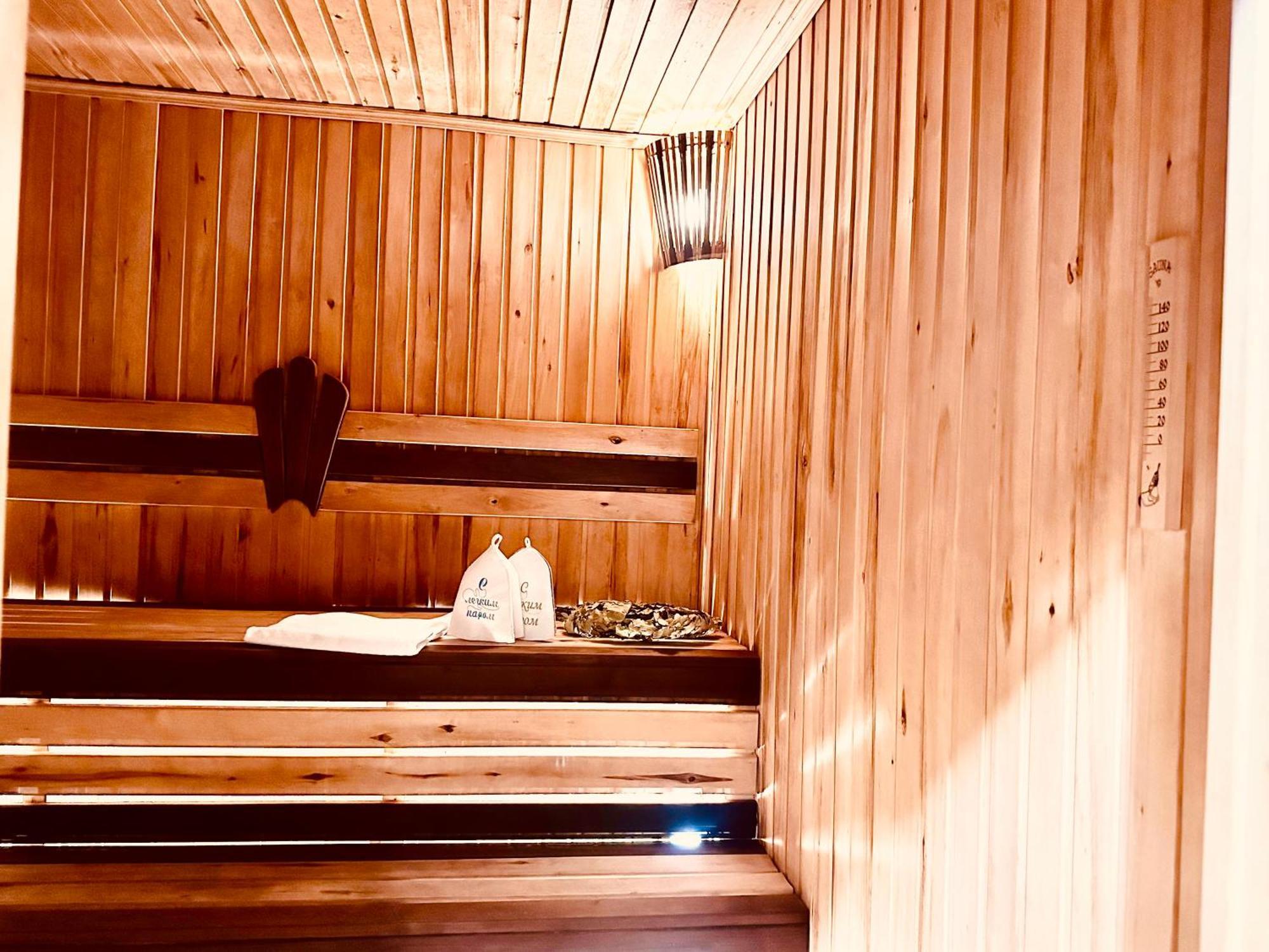 Lion Hotel アスターナ エクステリア 写真