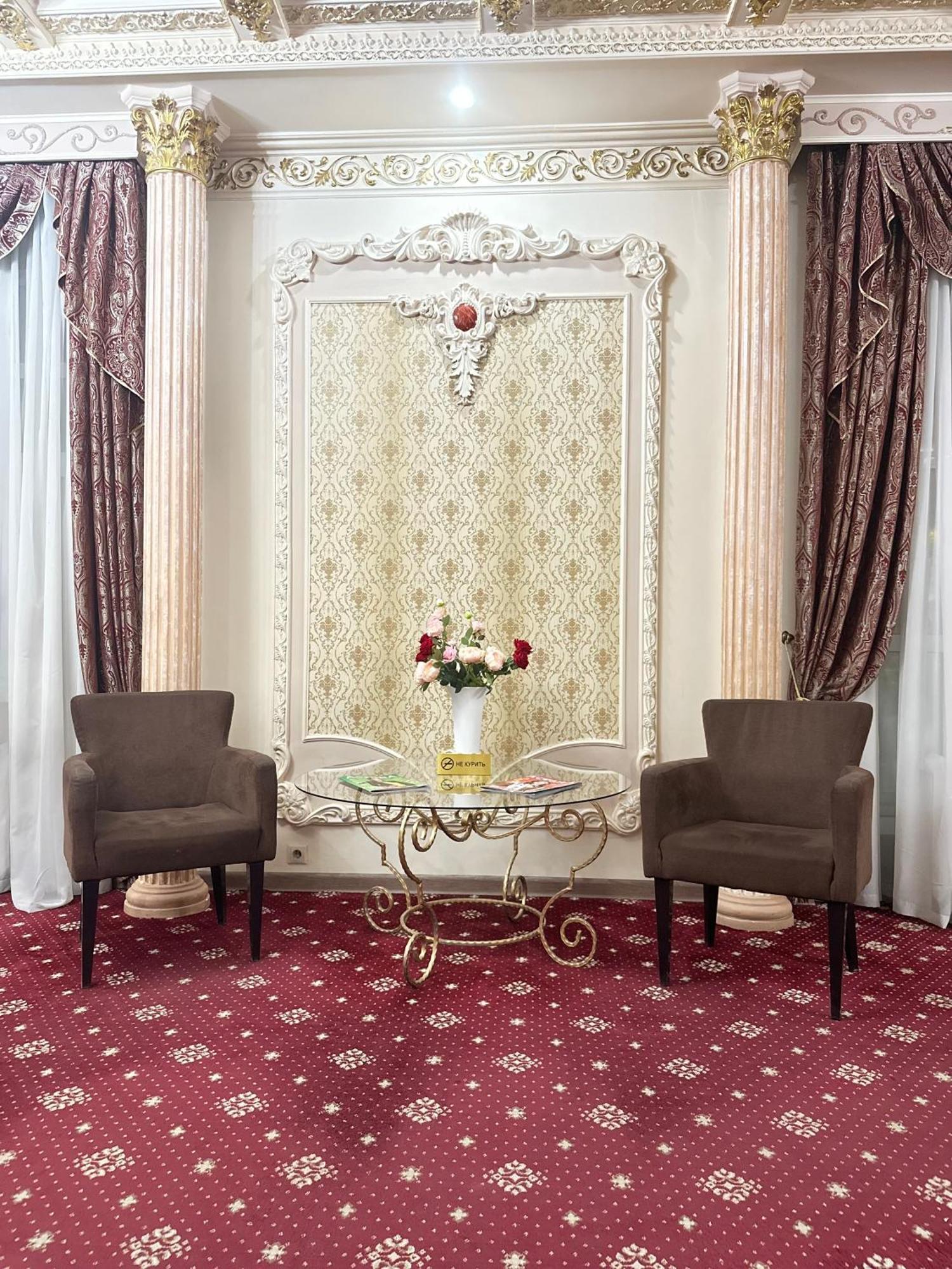 Lion Hotel アスターナ エクステリア 写真