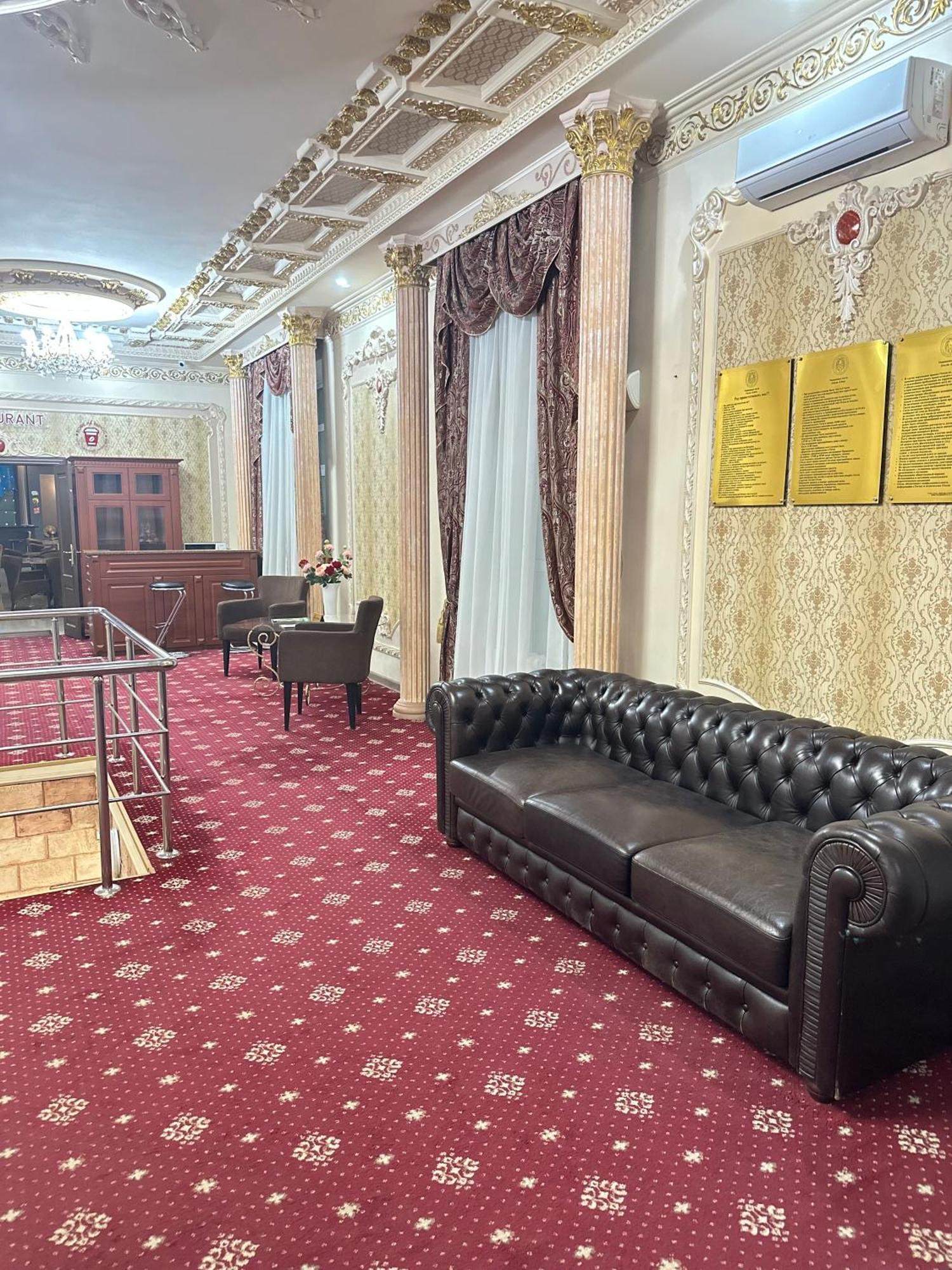 Lion Hotel アスターナ エクステリア 写真