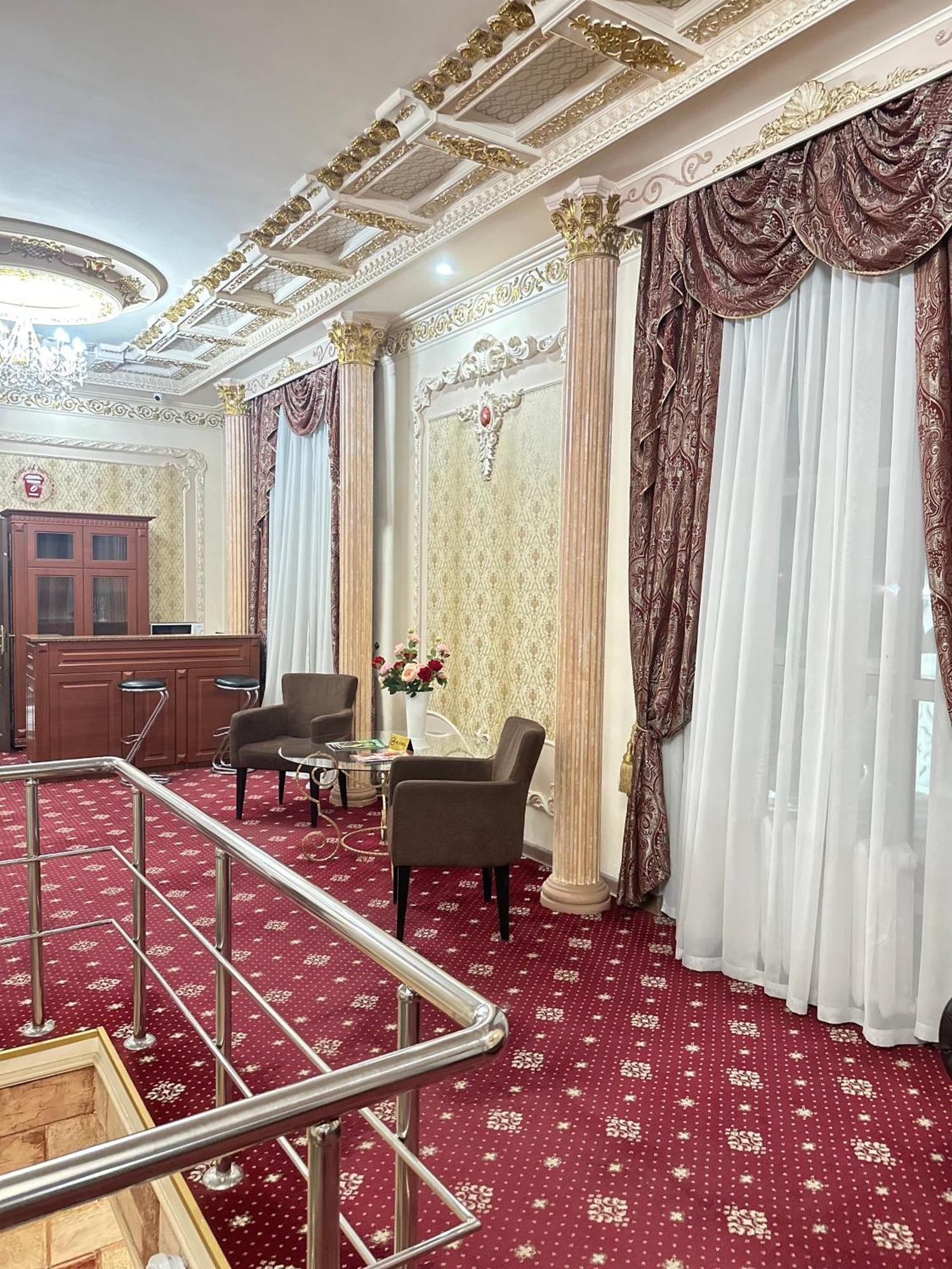 Lion Hotel アスターナ エクステリア 写真